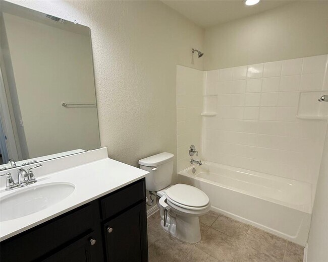 Building Photo - 14004 Hedera Dr