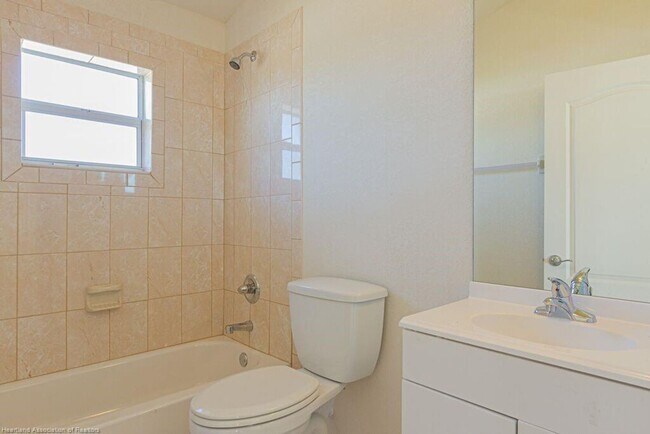 Building Photo - GREAT LOCATION! GREAT PRICE!  3 Bedroom, 2...