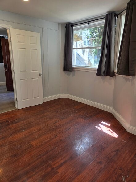 Building Photo - 468 S 6th St