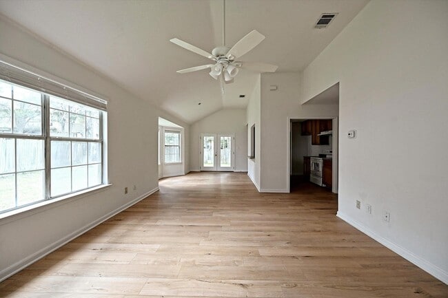 Building Photo - 108 N Mockingbird Cir