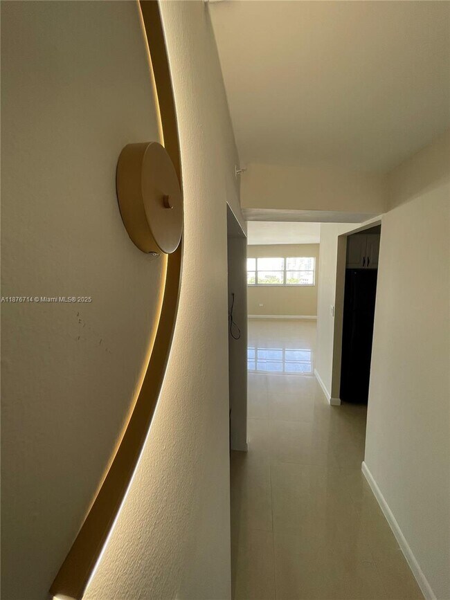 Building Photo - 1881 Washington Ave