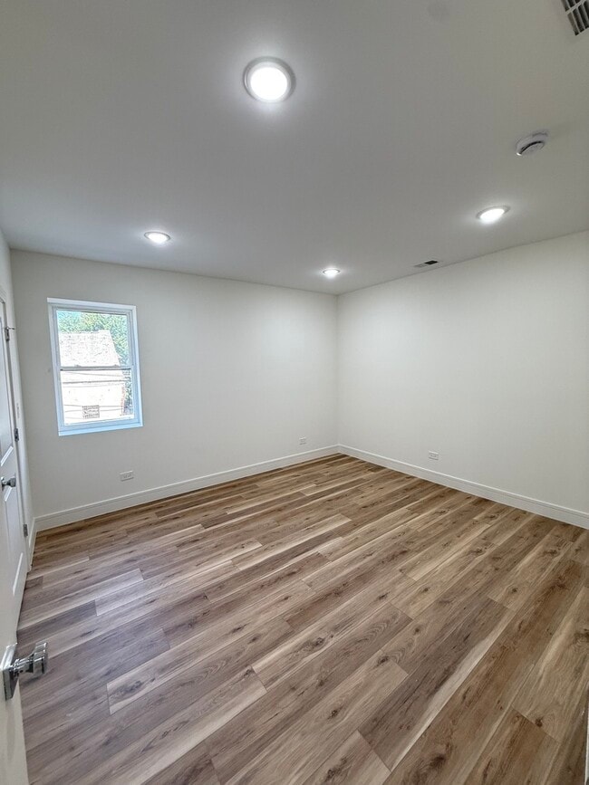 Building Photo - 3638 S King Dr