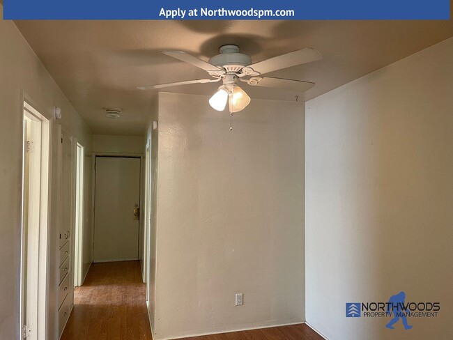 Building Photo - Charming 2 Bedroom/1 Bath duplex with smal...