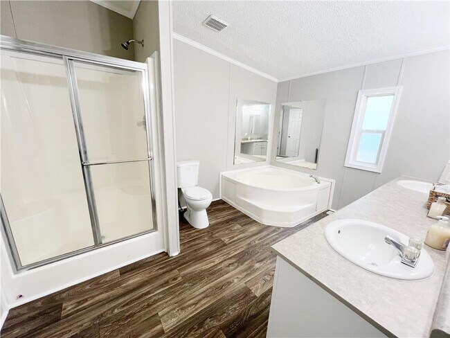 Building Photo - 325 Washington Dr