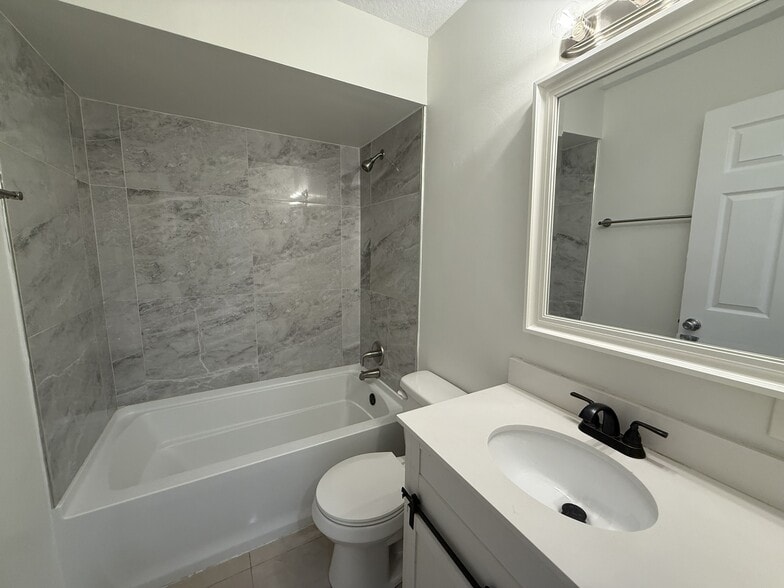 Building Photo - 238 Palmetto Dr