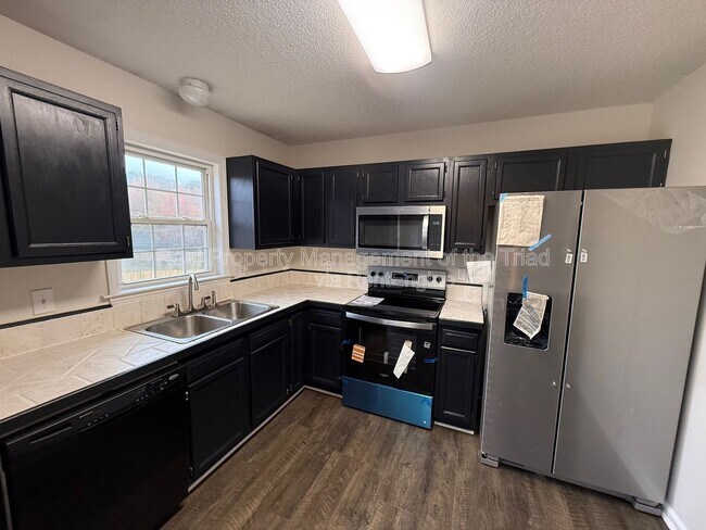 Building Photo - 107 Johnia Ct