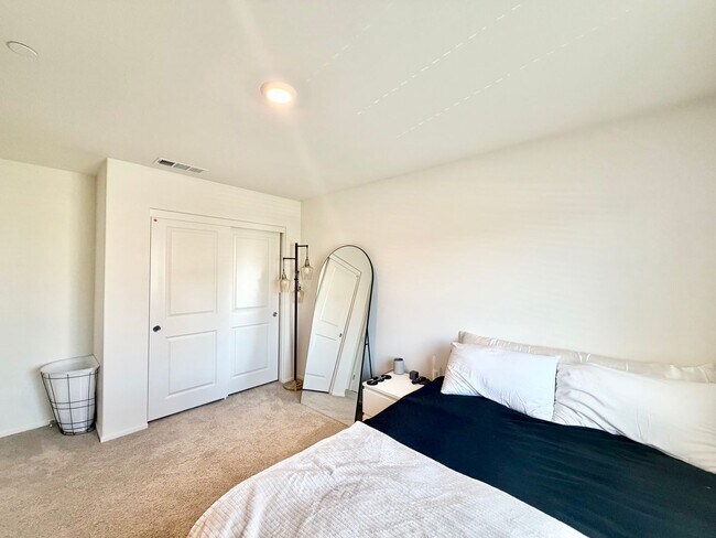 Building Photo - 30607 Cyclone Ave