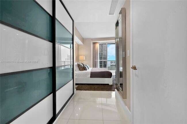 Building Photo - 475 Brickell Ave