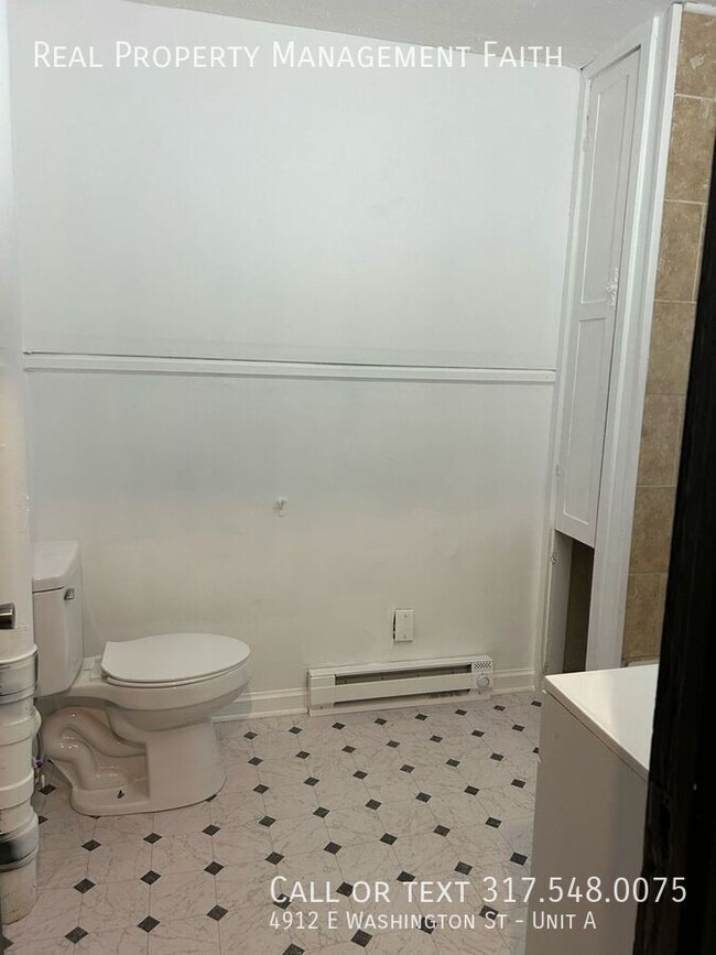 Building Photo - Recently Remodeled 2-Bedroom Unit – Washer...