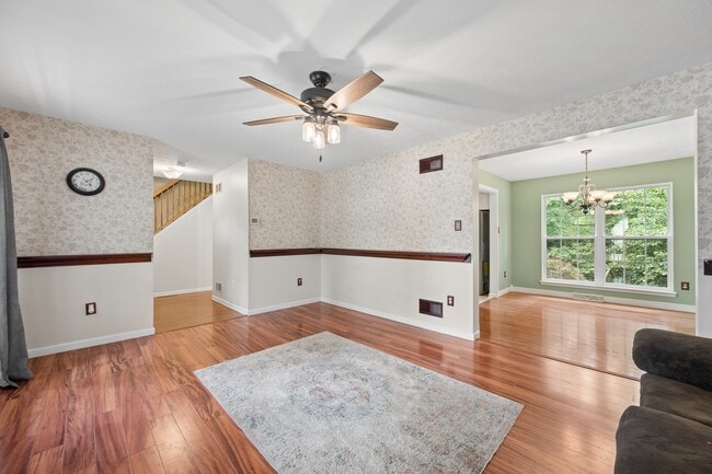 Building Photo - 5562 Sponseller Ct