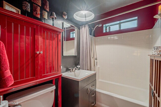 Building Photo - CUTE 2 Bedroom 1 Bath bungalow in Sunnyslope with full casita