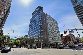 Building Photo - 123 3rd Ave