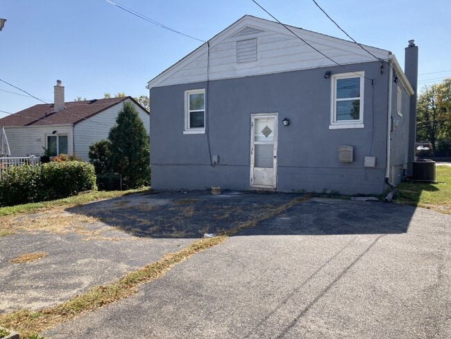 Plenty of off-street Parking! Can fit 3 cars! - 9579 Page Ave