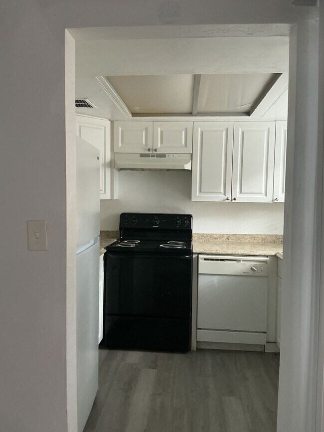 Building Photo - 722 SW 70th Terrace