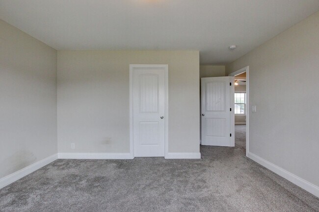 Building Photo - 230 Cotoneaster Ln