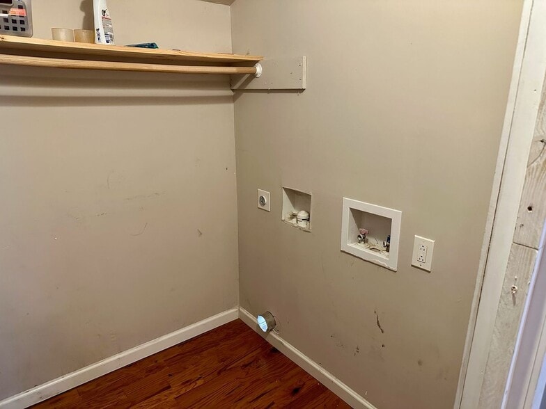 Building Photo - 907 Avenue A