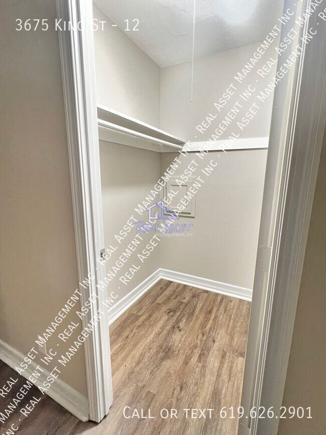 Building Photo - 3675 King St