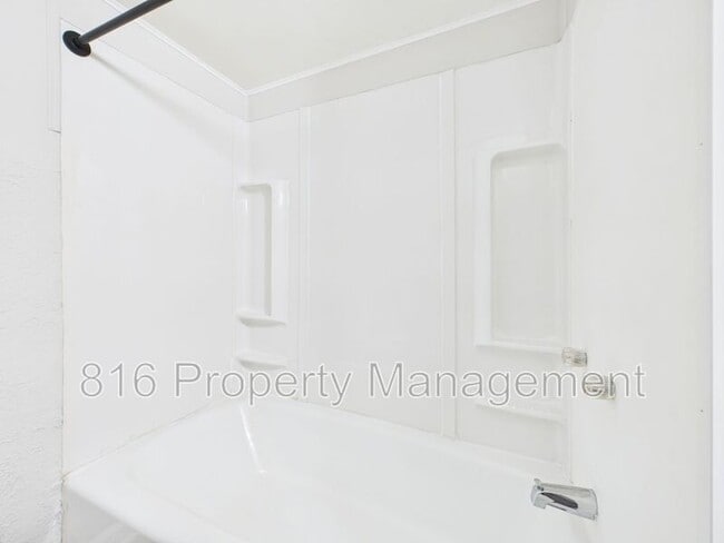 Building Photo - 126 S Village Terrace