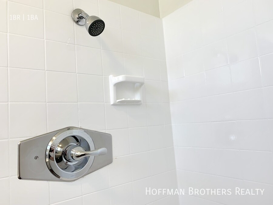 Building Photo - 3772 Lockland Dr