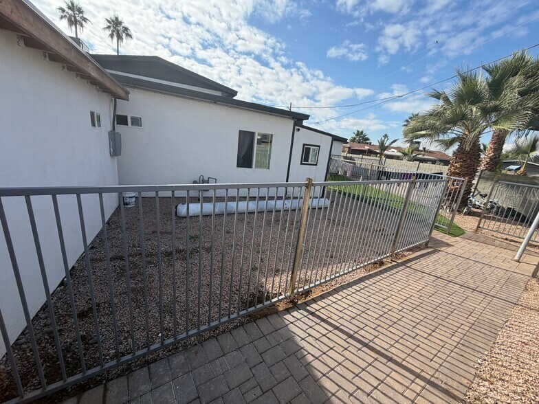 Building Photo - 8130 W Amelia Ave