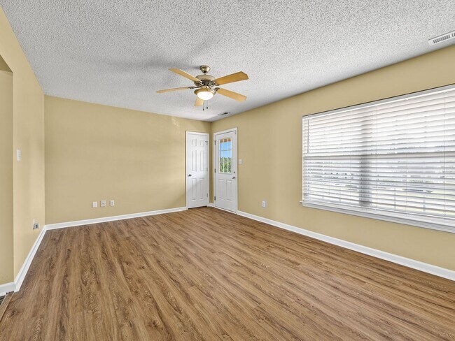 Building Photo - 402 McFall Ct