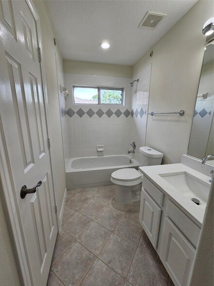 Building Photo - 12503 Rosewood Way Ln