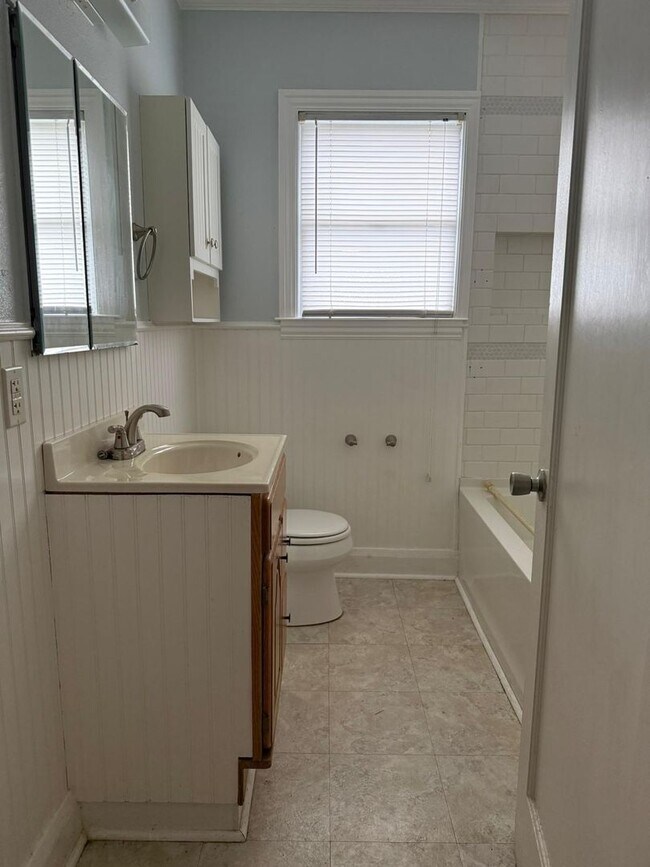 Building Photo - 3330 12th St