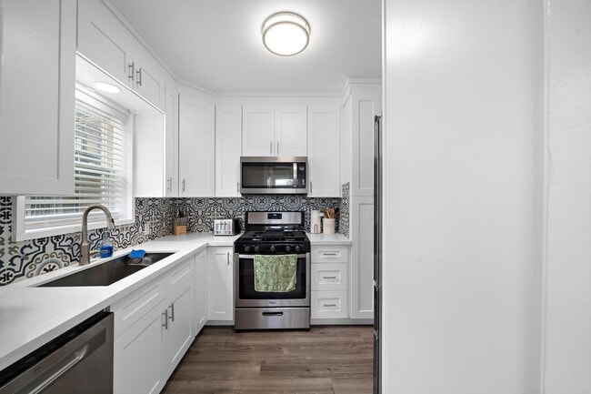 Building Photo - 1631 Castle Ct