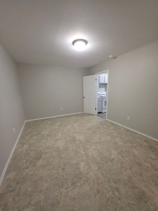 Building Photo - 600-604 East 7th