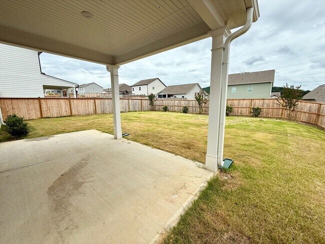 Building Photo - Beautiful New Home in Sought After Neighbo...