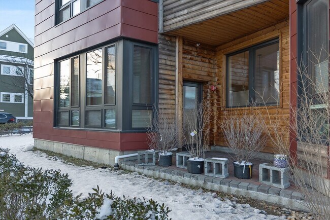 Building Photo - 240 Salem St