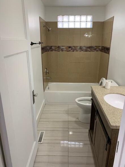 Building Photo - 430 Grand Ave