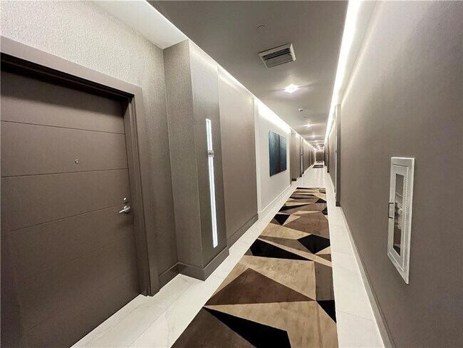 Building Photo - 17301 Biscayne Blvd