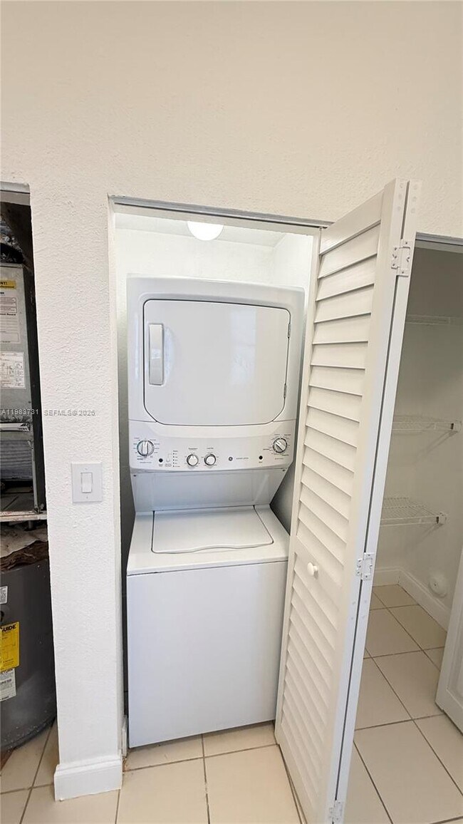 Building Photo - 1663 SE 27th Dr