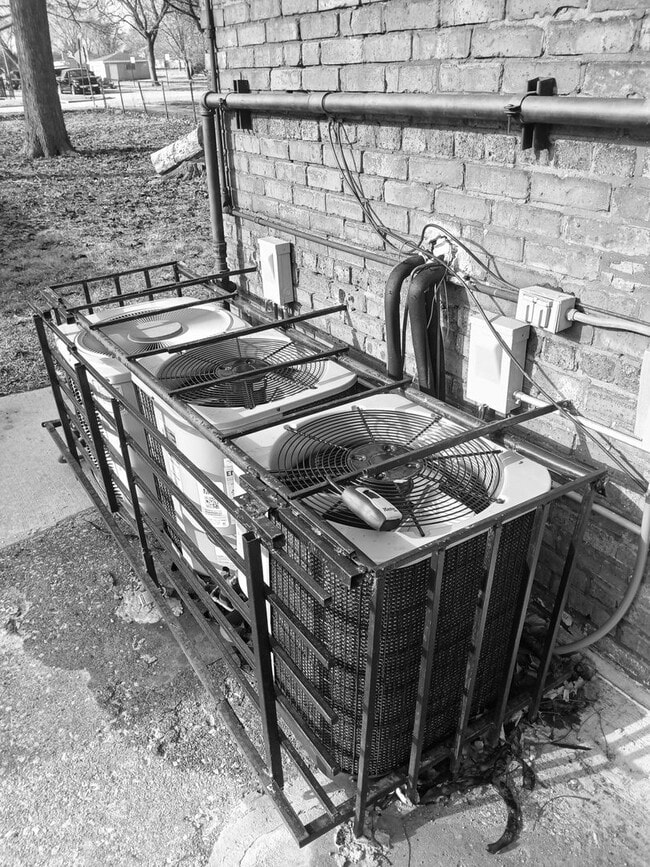 Building Photo - 9601 S Harvard Ave