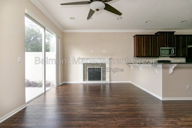 Building Photo - 9426 Silver Buttonwood St