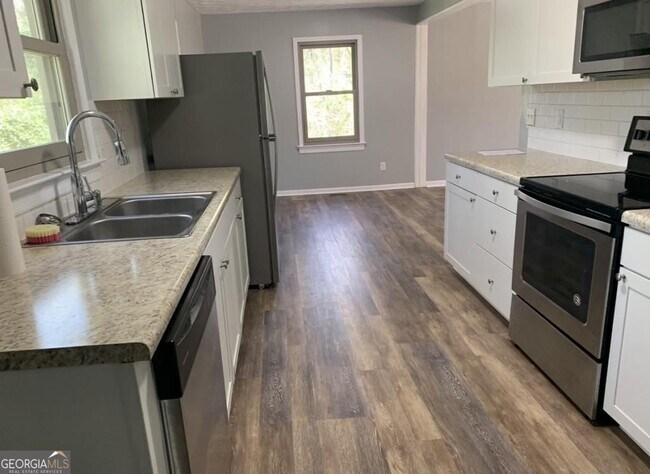 Building Photo - 19 Oak Hill Dr