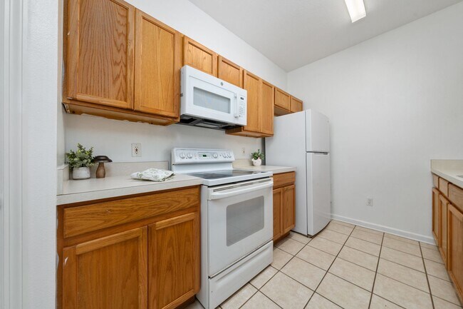 Building Photo - Welcome to this beautifully laid-out 2-bed...