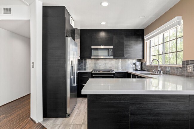 Building Photo - 10777 Ashton Ave