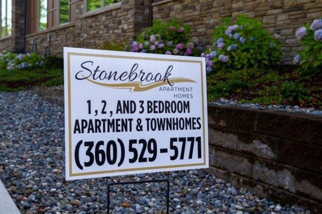 Building Photo - 2 bedroom 1 Bath top floor!  Move in 5/17/...