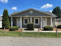 Building Photo - Cute and charming 1 Bedroom 1 bath apartme...