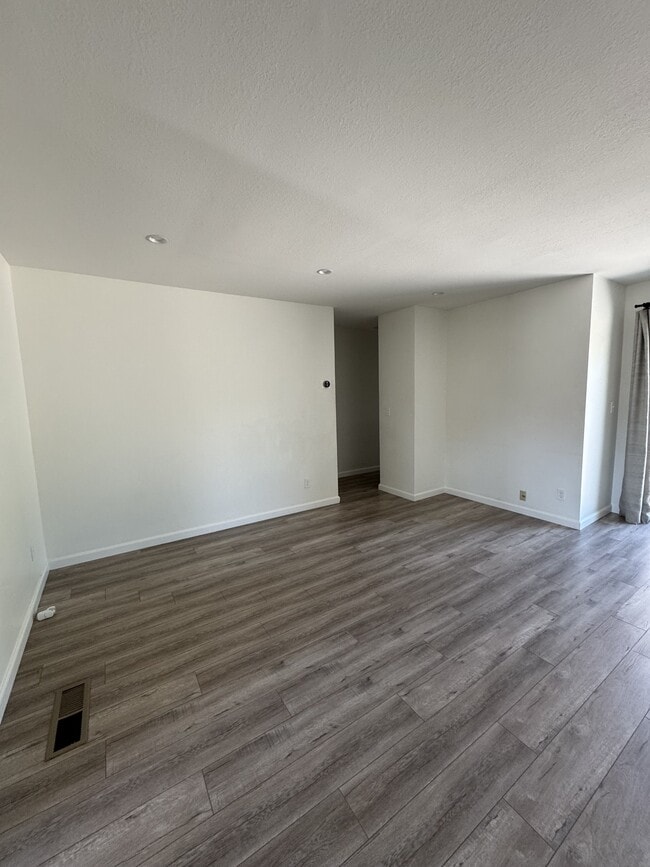 Building Photo - 22 Leland Dr
