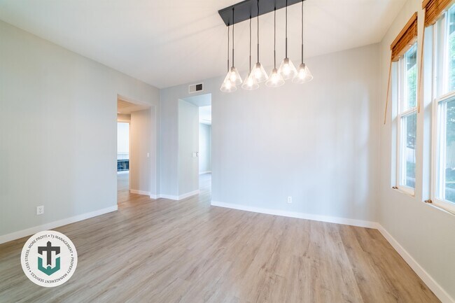 Building Photo - 15804 Caminito Cantaras