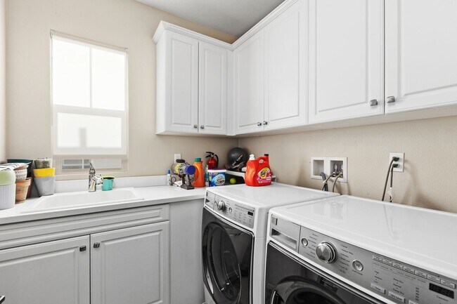 Building Photo - Beautiful 5 bedroom home in Heart of Carmel Valley