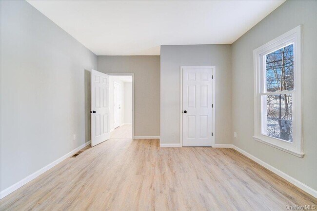 Building Photo - 108 Pine St