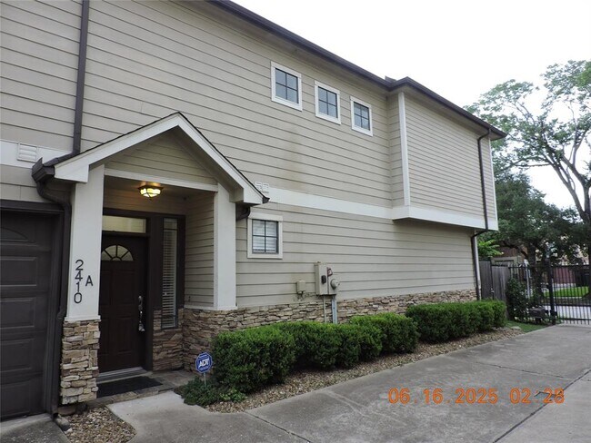 Building Photo - 2410 Calumet St