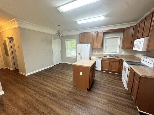 Building Photo - 4br Home near Campus/Downtown - FALL 2026 PRE-LEASE