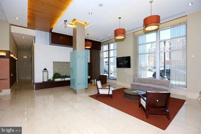 Building Photo - 1025 1st St SE