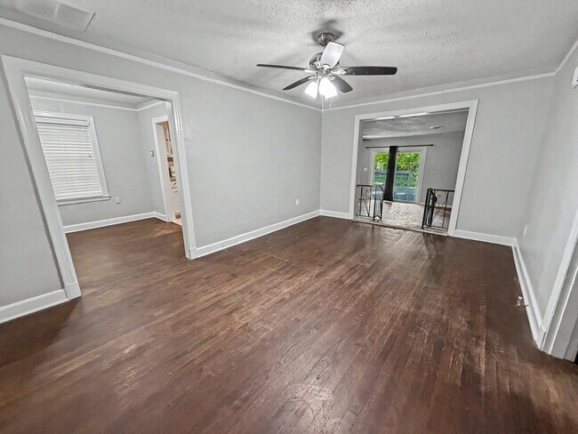 Building Photo - 987 Parkhaven Ln