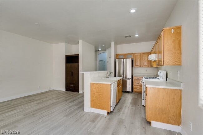 Building Photo - 5938 Sakhalin Ave